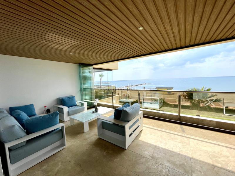 Foto 560d143e-172f-4902-b722-beea82442334. Apartamento este impresionante apartamento de 3 dormitorios en primera línea de playa se encuentra en marina dEl Castillo, la duquesa, con vis en Manilva