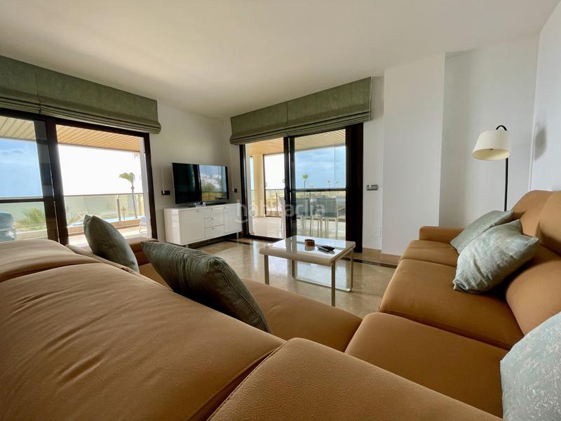 Foto 6ed073af-9278-4897-a5b5-80eda082846f. Apartamento este impresionante apartamento de 3 dormitorios en primera línea de playa se encuentra en marina dEl Castillo, la duquesa, con vis en Manilva