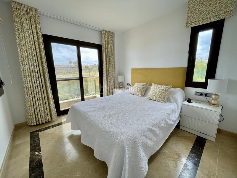 Foto 7fb61b4f-e04b-46ab-9464-372f91507d5a. Apartamento este impresionante apartamento de 3 dormitorios en primera línea de playa se encuentra en marina dEl Castillo, la duquesa, con vis en Manilva