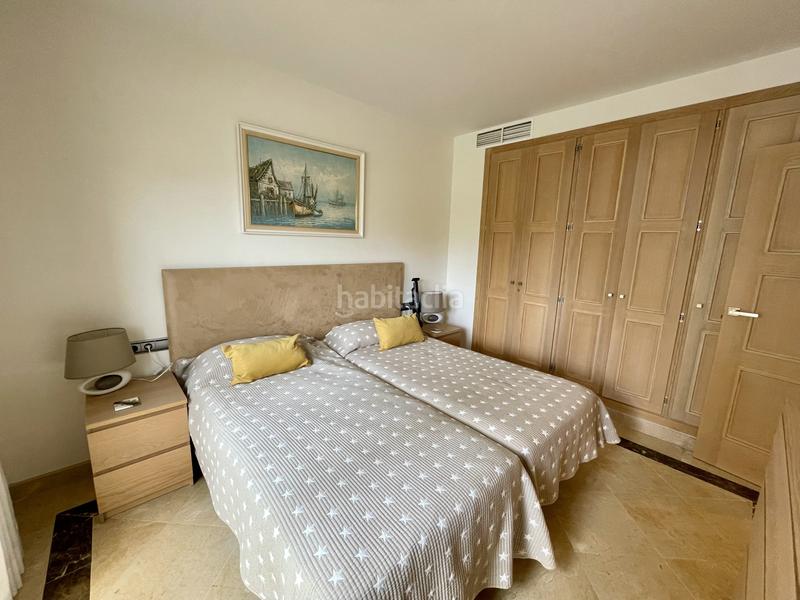 Foto a06a7238-425a-4bdd-8b9e-50d346257b6f. Apartamento este impresionante apartamento de 3 dormitorios en primera línea de playa se encuentra en marina dEl Castillo, la duquesa, con vis en Manilva