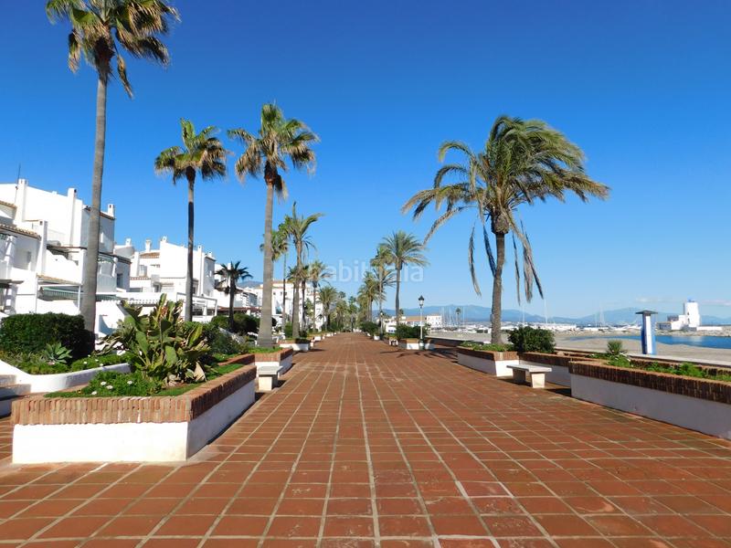 Foto a7a25df1-3758-4e2a-969f-94f76a510ed6. Apartamento este impresionante apartamento de 3 dormitorios en primera línea de playa se encuentra en marina dEl Castillo, la duquesa, con vis en Manilva