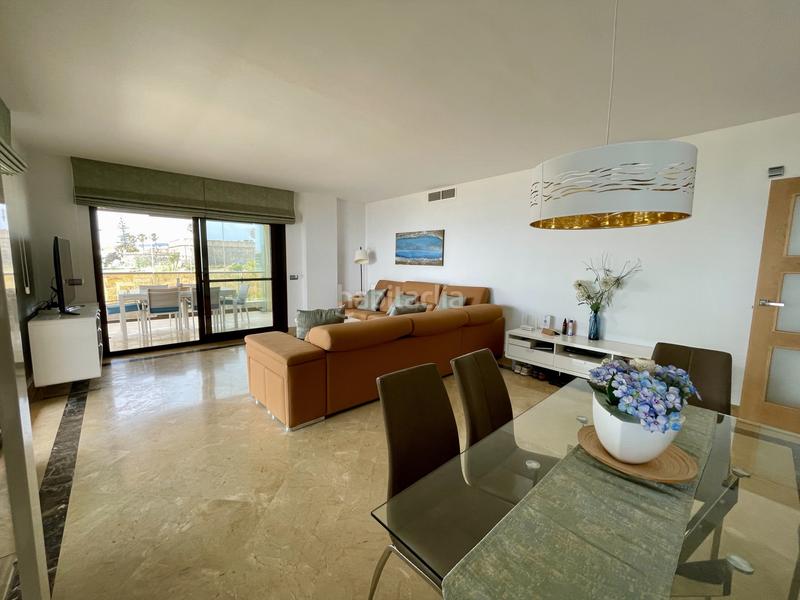 Foto bf1fec72-bafa-41d8-97d0-cf6339aacf65. Apartamento este impresionante apartamento de 3 dormitorios en primera línea de playa se encuentra en marina dEl Castillo, la duquesa, con vis en Manilva