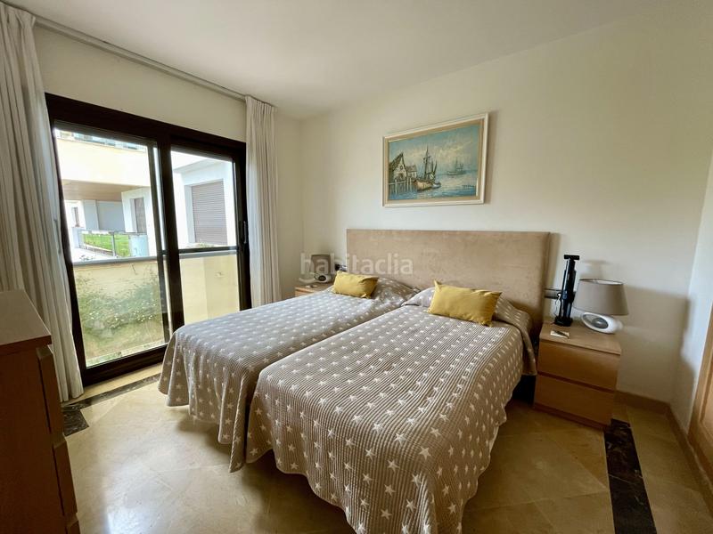 Foto ce83af12-334c-43b5-b9a2-3d6910ee3c84. Apartamento este impresionante apartamento de 3 dormitorios en primera línea de playa se encuentra en marina dEl Castillo, la duquesa, con vis en Manilva