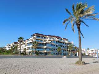 Apartament en El Castillo. Este impresionante apartamento de 3 dormitorios en primera lnea