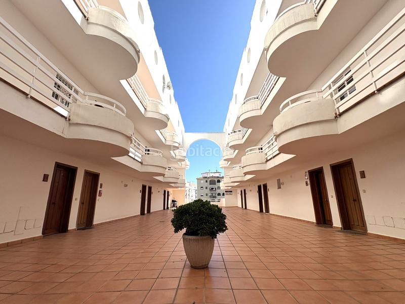 Foto e5be12ff-9bd8-4477-b242-76131fc26938. Estudio este encantador estudio se encuentra en el centro de sabinillas, rodeado de las tiendas, supermercados, bares de tapas del animado en Manilva