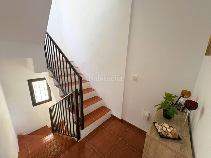 Foto 3b6cf0fb-ed4b-401b-9800-5eaa6460ebc3. Casa adosada esta es una magnífica casa adosada en excelente estado con jardín privado, situada en la tranquila urbanización cerrada de cortijo en Casares