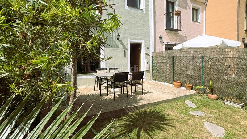 Foto 6e8af2eb-9a3f-4060-887c-e6d52a1e1e80. Casa adosada esta es una magnífica casa adosada en excelente estado con jardín privado, situada en la tranquila urbanización cerrada de cortijo en Casares