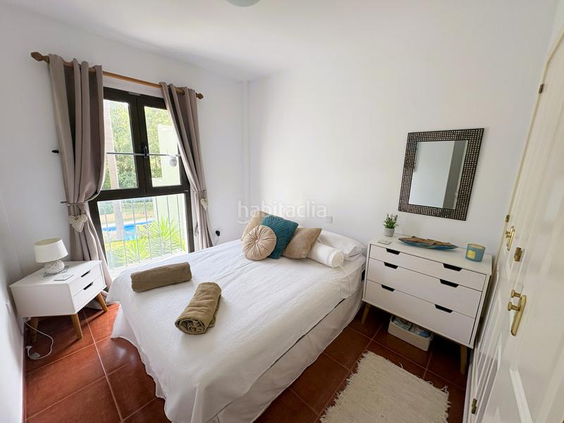 Foto b2a974a3-bf3f-4907-9058-48e32a3a161d. Casa adosada esta es una magnífica casa adosada en excelente estado con jardín privado, situada en la tranquila urbanización cerrada de cortijo en Casares