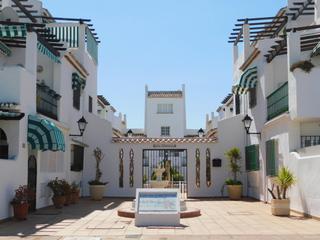 Apartament a Puerto de la Duquesa. Este encantador apartamento en primera planta junto a la playa s