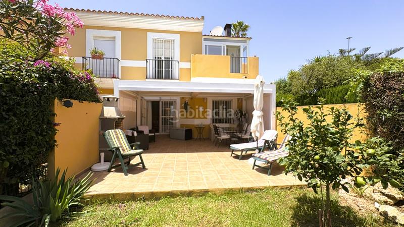 Foto 55132fe1-90f3-456a-a90b-446f19a12115. Casa adosada preciosa casa adosada con un amplio jardín privado y una fantástica terraza, con vistas a las calles de duquesa golf. en Manilva
