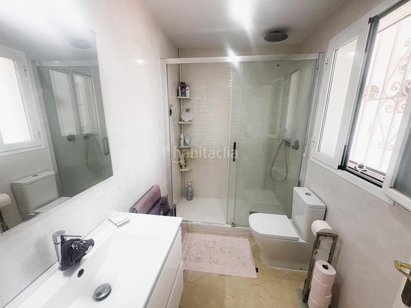 Foto 5e4935d2-1467-4c1d-8019-567c8259619b. Casa adosada preciosa casa adosada con un amplio jardín privado y una fantástica terraza, con vistas a las calles de duquesa golf. en Manilva