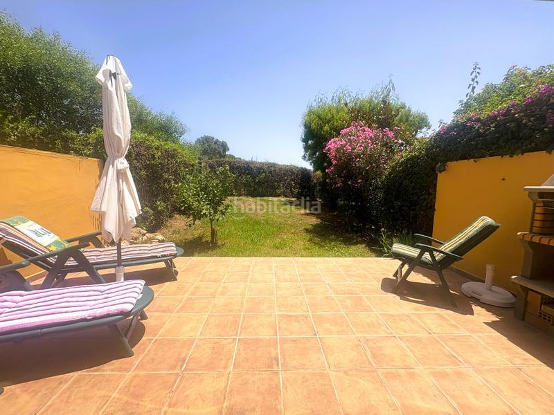 Foto bb971e71-9cb2-4ee9-a2df-7a14816ebb9a. Casa adosada preciosa casa adosada con un amplio jardín privado y una fantástica terraza, con vistas a las calles de duquesa golf. en Manilva