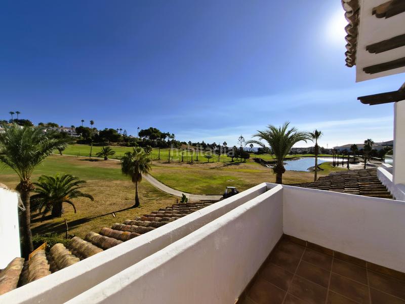 Foto ef9213c6-027e-42a7-b257-0fdd4d1d6341. Casa adosada ubicada en la codiciada urbanización jardines del golf en duquesa, españa, esta elegante casa adosada se encuentra en primera líne en Manilva