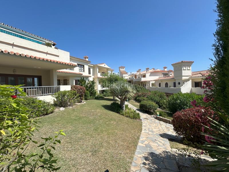 Foto 5af1f9c0-3c8a-41b0-bd92-aa2d384082f4. Piccolo appartamento con parcheggio piscina in La Duquesa Manilva