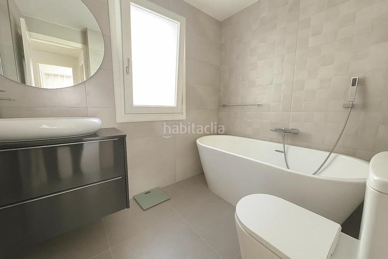 Foto 0d2e7264-44d9-4e73-8a26-7b5ffd6df018. Casa aparellada amb piscina a Alcorrín Manilva