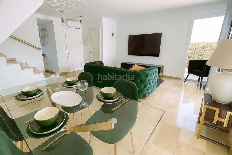 Foto 871171fd-9630-4b49-b10f-dd23d8ec6136. Casa aparellada amb piscina a Alcorrín Manilva