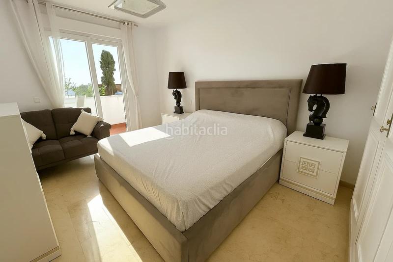 Foto ee89dc22-229a-4430-a34d-7008bc0505c1. Casa aparellada amb piscina a Alcorrín Manilva