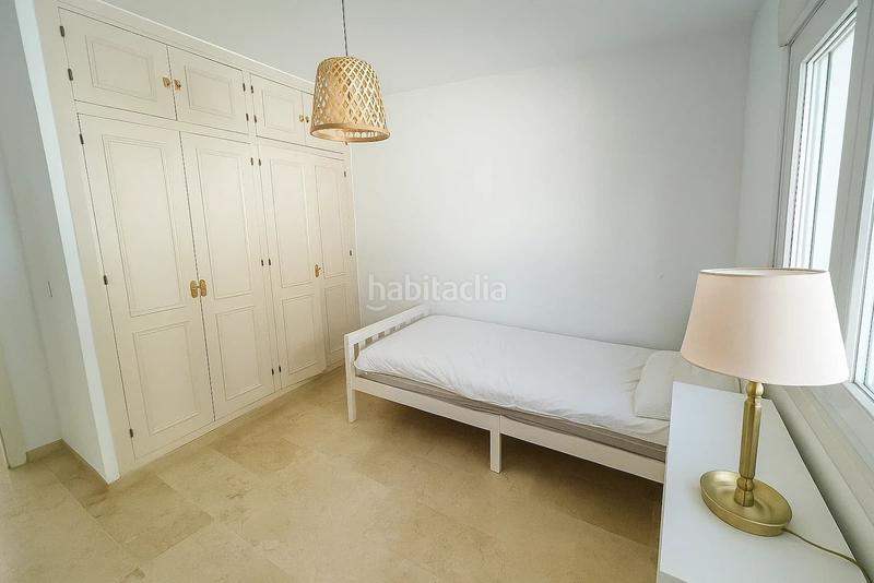 Foto f8c2e522-89a1-4107-bfbf-8b8cce0911e5. Casa aparellada amb piscina a Alcorrín Manilva