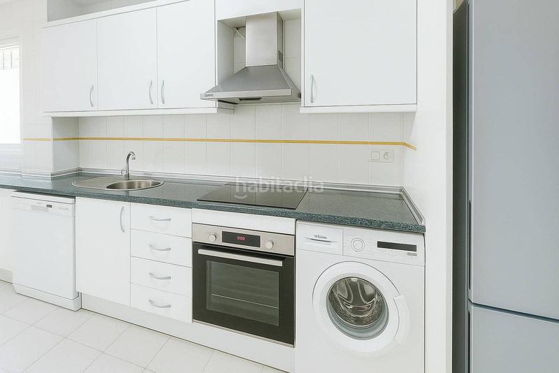 Foto 61b14d6c-7bbb-4859-813a-4950fc897014. Erdgeschoss mit parking pool in El Castillo Manilva