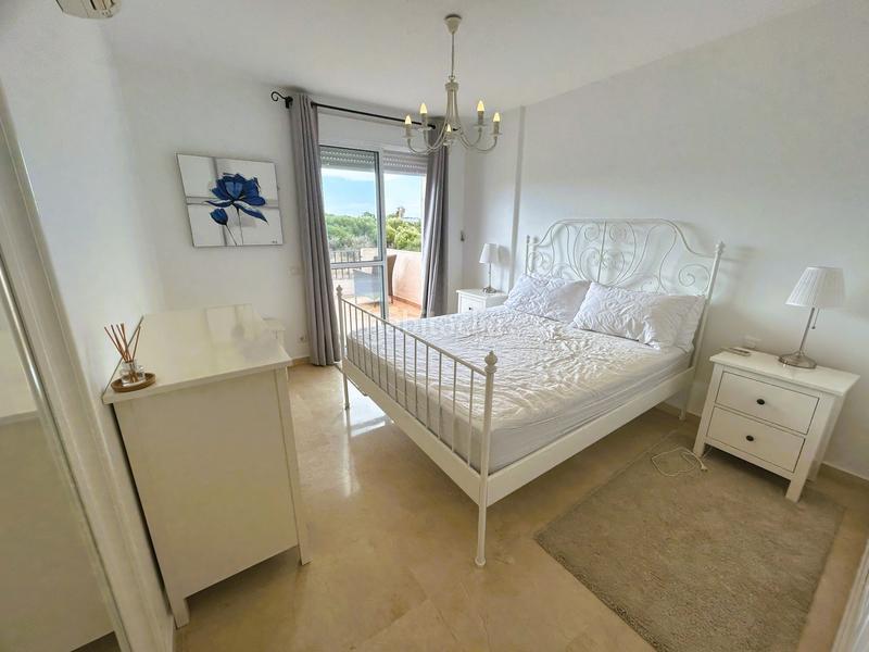 Foto bb271c23-6921-4a91-8bac-f8ed0e0dccc0. Attico con parcheggio piscina in La Duquesa Manilva