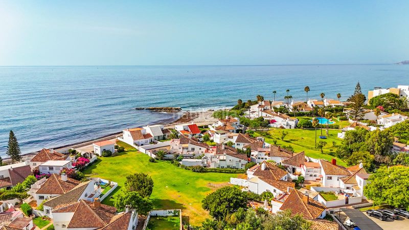 Foto 144cf276-d579-4d0d-8b66-8f2d90c13662. Casa adossada a Bahía Dorada Estepona