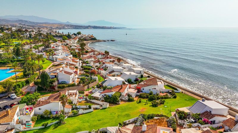 Foto 55c97b9e-e74f-4e44-99f6-cfca3cfdd94b. Casa adossada a Bahía Dorada Estepona