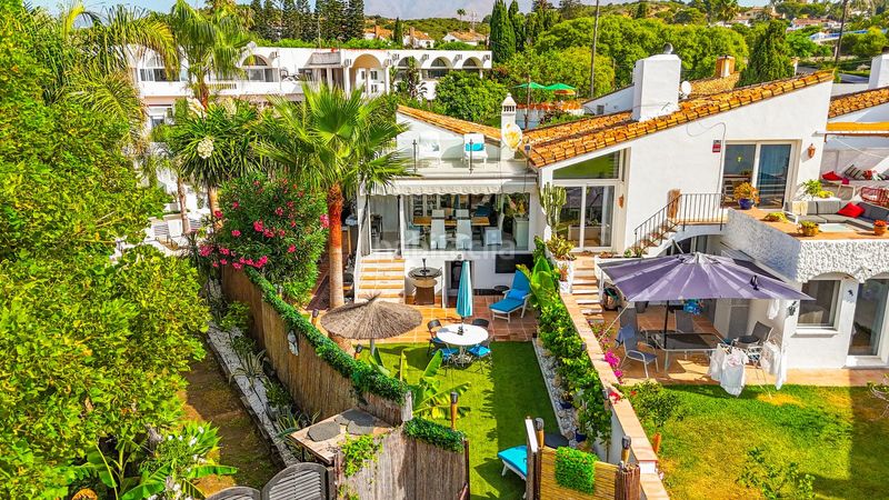 Foto d0784323-9b96-45a9-bc35-993dd78f9175. Casa adossada a Bahía Dorada Estepona