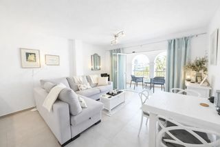 Apartament a La Duquesa. Ubicado en el corazón de puerto de la duquesa, este encantador a