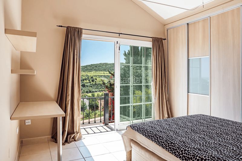 Foto cee69c06-d1ae-43c2-8264-641096fad250. Casa amb aparcament piscina a Valle Romano Golf Estepona
