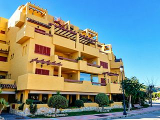 Apartamento en Alcorrín. Este precioso apartamento de dos dormitorios, presentado en exce