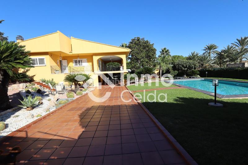 Foto 3d40fd1c-a1fc-43fa-8bed-810cc865c7c3. Chalet avec piscine dans Olimar-Carambolo-Atalaya de Levante Chiva