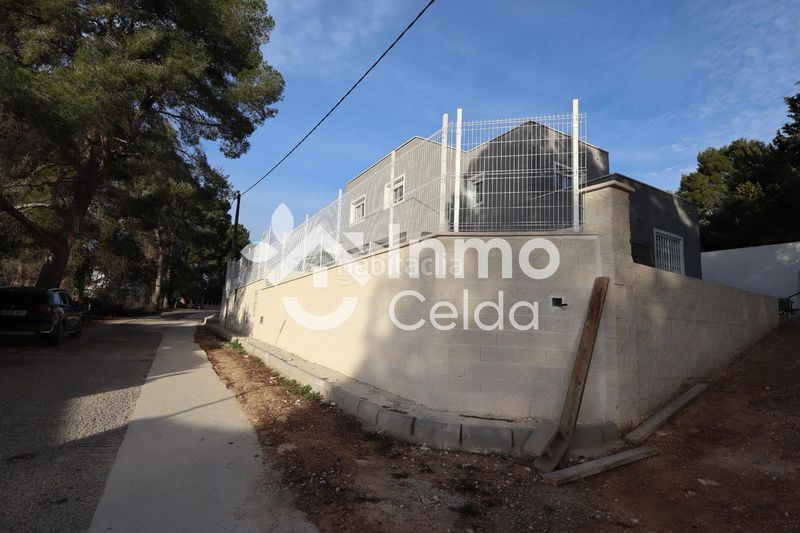 Foto baa7ac9b-0583-4f10-ae36-3271d2a12182. Casa aparellada a Cortes-Huertas Madrid