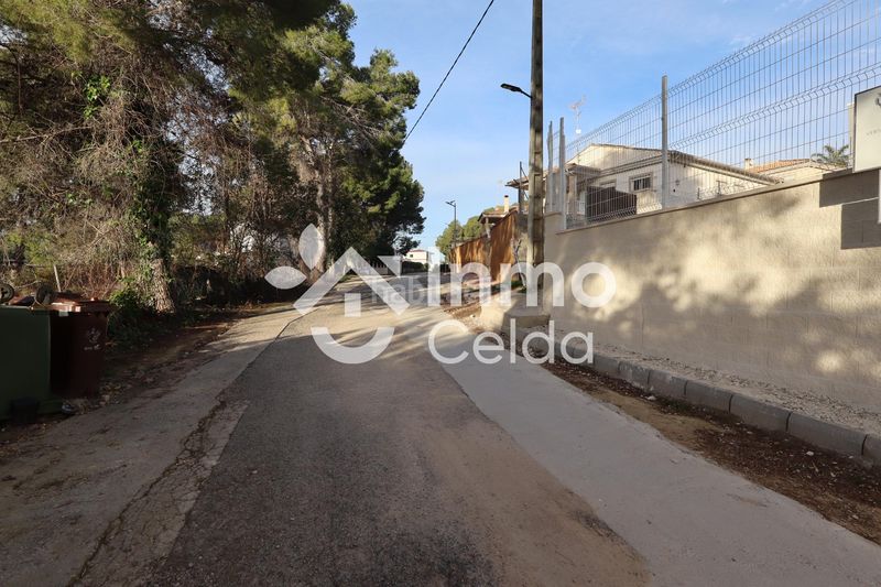 Foto fb5b8778-fec4-4776-a901-e3dbc2f5b87b. Casa aparellada a Cortes-Huertas Madrid
