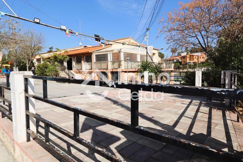 Foto bc12a46a-73a5-4ffc-9714-8766f45d8c3e. Casa adossada amb calefacció aparcament piscina a Chiva