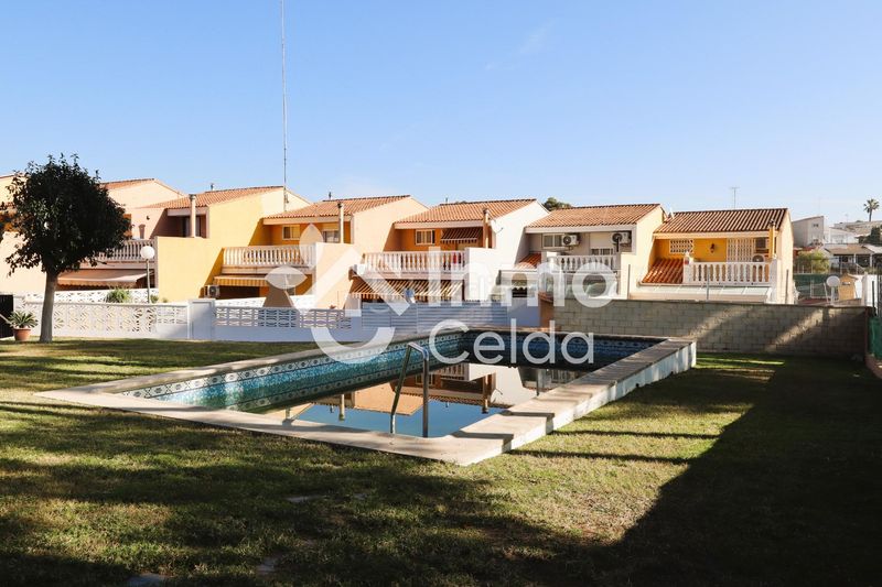Foto bd0cb665-b857-4ce6-b305-1646847eb4e5. Casa adossada amb calefacció aparcament piscina a Chiva