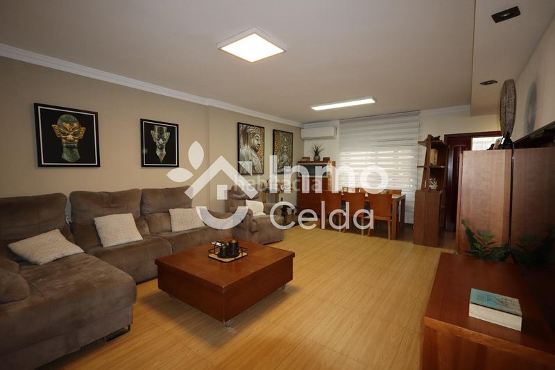 Foto c057beff-0626-435d-96f9-90a841aabb75. Casa adossada amb calefacció aparcament piscina a Chiva