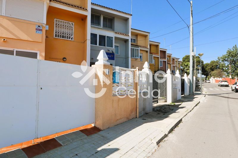 Foto d086b0f3-8c5e-4f15-9dc2-a59b587aa77f. Casa adossada amb calefacció aparcament piscina a Chiva