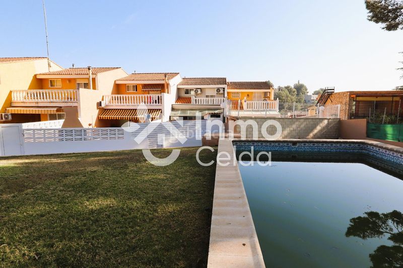 Foto e0146fbb-6360-4f8c-b2b1-77185e8f5e6d. Casa adossada amb calefacció aparcament piscina a Chiva