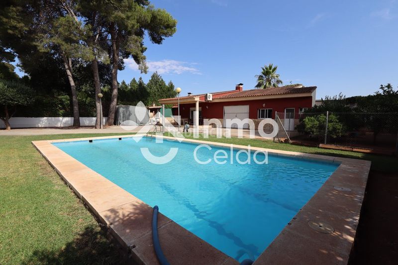 Foto fc6d1073-72e7-4902-a783-41861226a8c9. Xalet amb calefacció aparcament piscina a Sierra Perenchiza-Cumbres de Calicanto-Sto Domingo Chiva