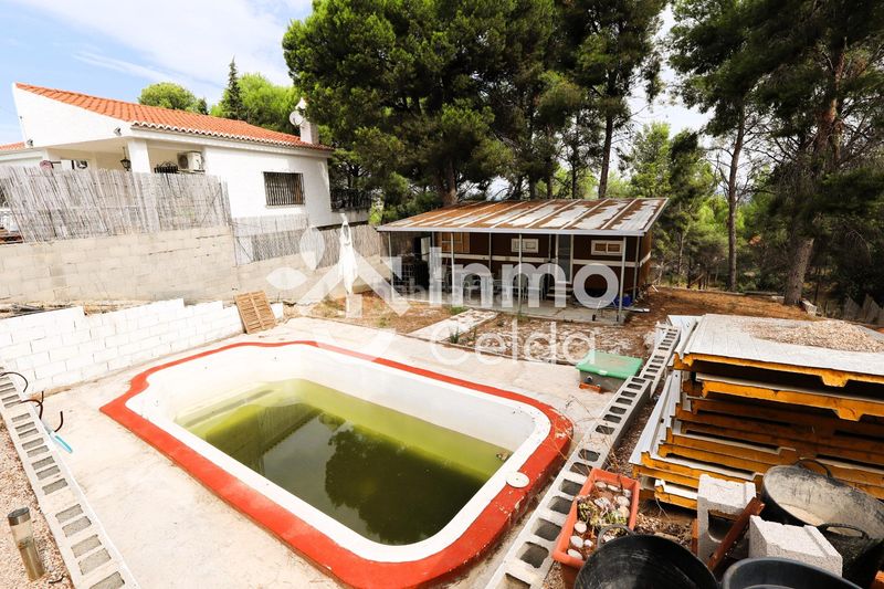 Foto 245e723c-bdb1-405b-a3df-3d16999e70eb. Casa amb piscina a Centro Chiva