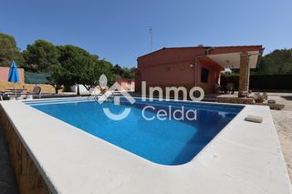 Chalet in Godelleta. Precioso chalet en calicanto a