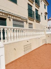 Casa adossada a Les Palmeres. Amplio adosado a tan solo 50 metros del mar en playa de las palm