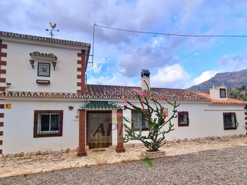 Foto dd3997c7-45c7-4571-82a4-4ad09ece9329. Masia a Álora