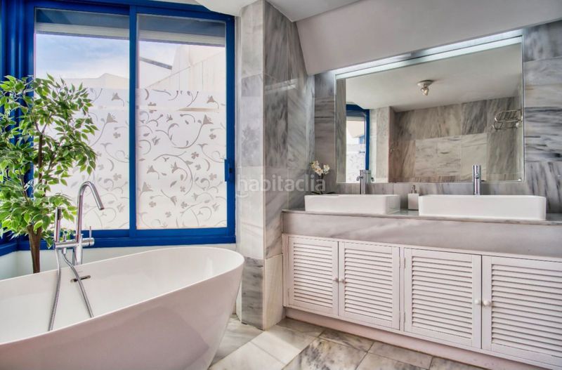 Foto 66742adb-c118-4446-a08b-c9b304f66bd3. Ático en Playa de la Fontanilla Marbella