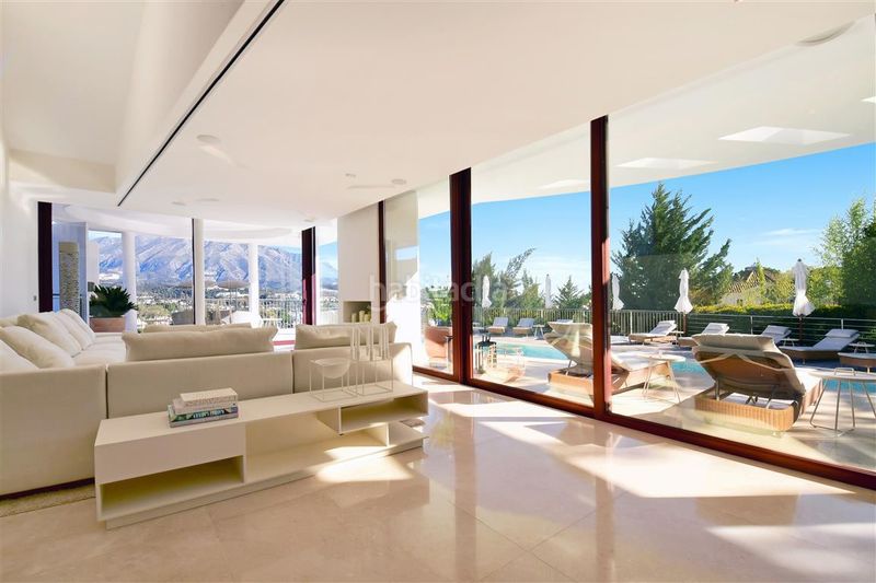 Foto c5022908-8c50-4d71-8eb0-ca9bce0572b2. Casa amb aparcament piscina a Las Brisas Marbella