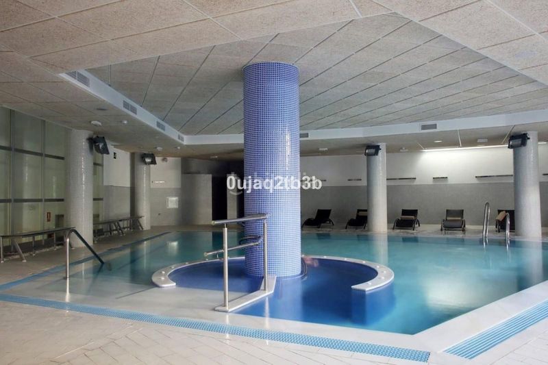 Foto b909e1e5-6f0b-4f90-8ff3-a8eef3ec5aa7. Àtic amb aparcament piscina a Zona de Punta Plata Estepona