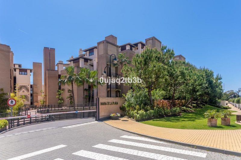 Foto c19a38e0-5d31-427c-8946-cea20ac125b2. Àtic amb aparcament piscina a Zona de Punta Plata Estepona