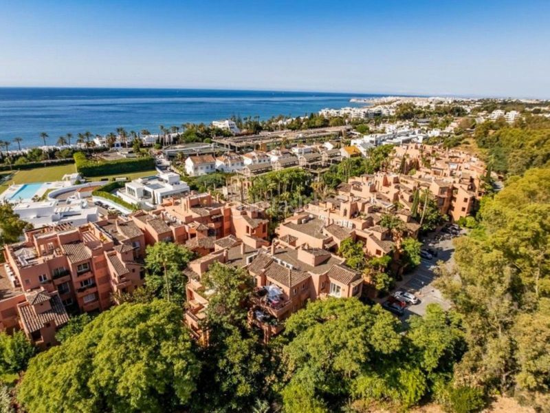 Foto 21e657c2-aa41-4492-af41-6bc37041af3f. Apartament amb aparcament a Las Lomas de Río Verde Marbella