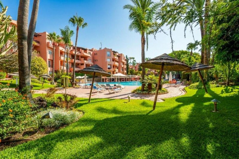 Foto 6f6af598-dbde-46e0-bdf3-5b2a1b5b6fbd. Apartament amb aparcament a Las Lomas de Río Verde Marbella