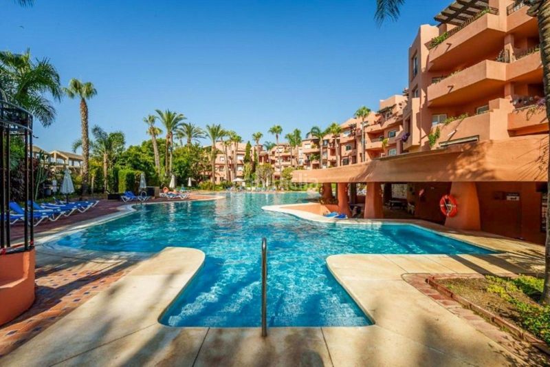Foto 87e6c439-1428-47cc-a7b1-42605093aba2. Apartament amb aparcament a Las Lomas de Río Verde Marbella